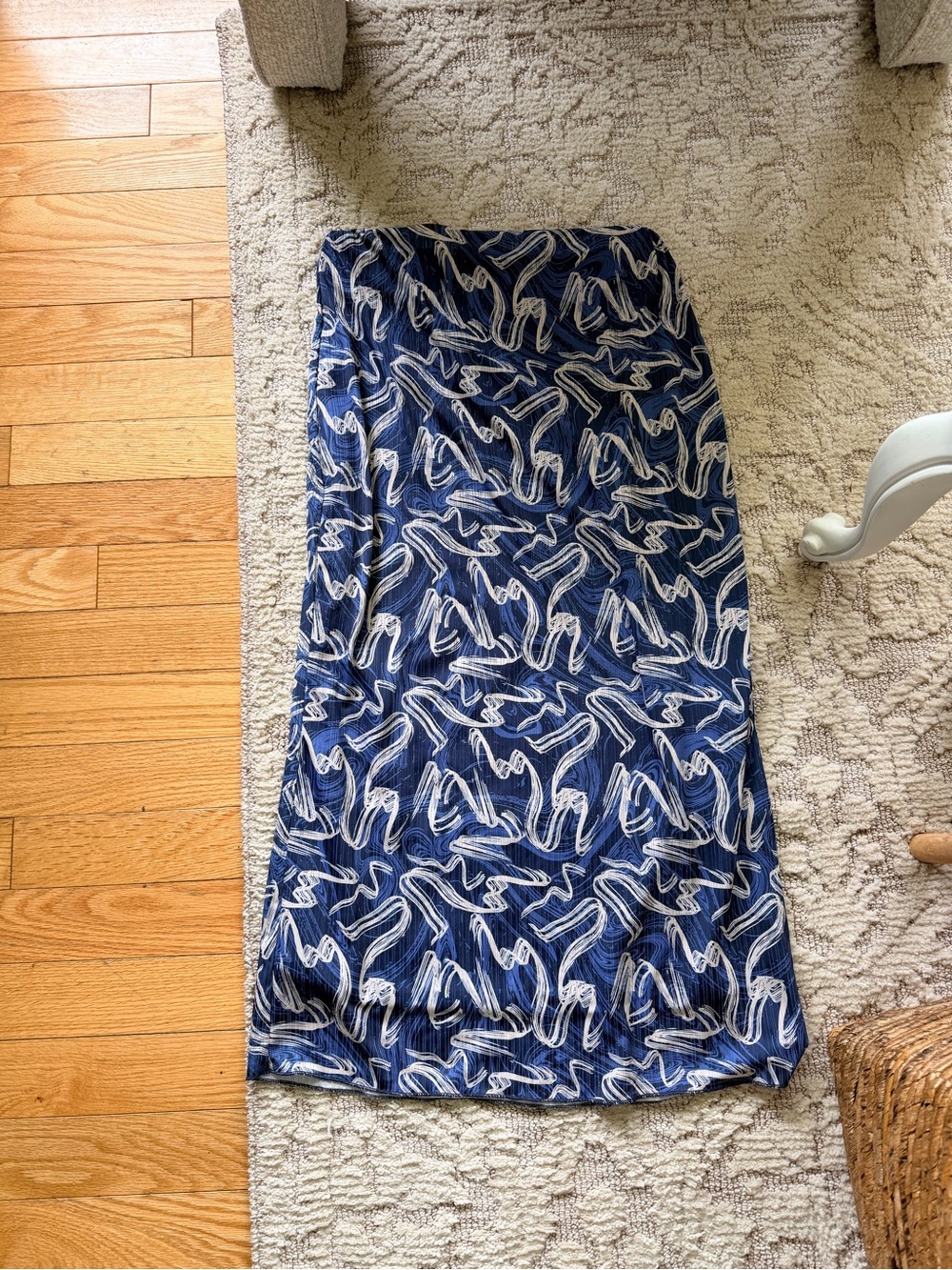 Sadie & Sage Blue and White Abstract Print Skirt